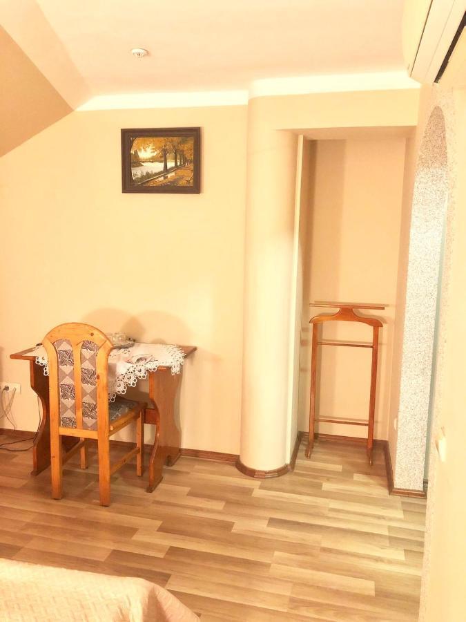 阿特兰特酒店 乌日霍罗德 外观 照片